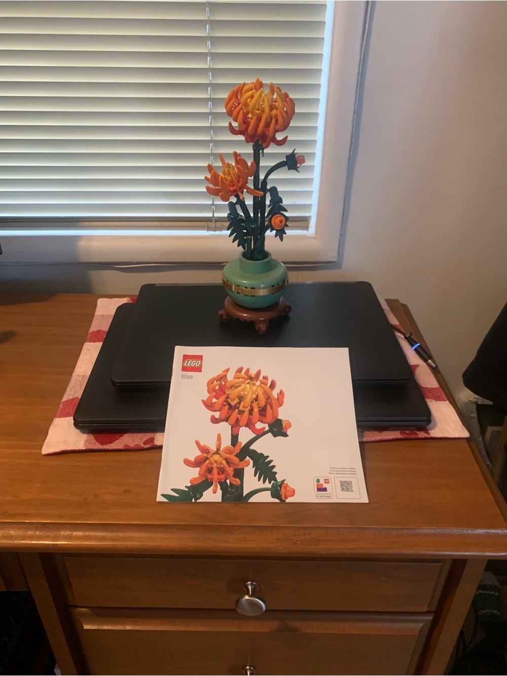 LEGO Orange Chrysanthemum with Green Stem Decorative Bloom